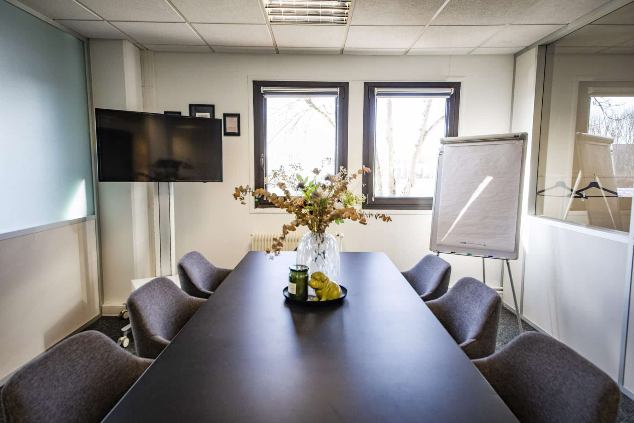 Salle de réunion avec aménagement confortable à Villepinte